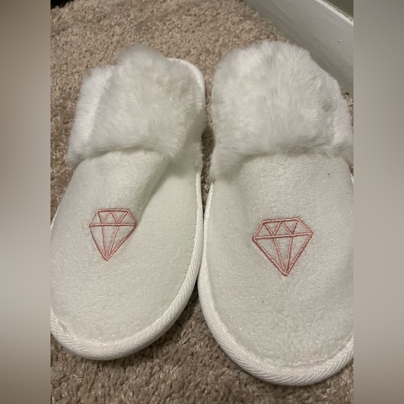 Dimond Slippers - Picture 2 of 3